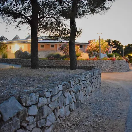 Fm Mobile - Oaza Mira, * 德拉格