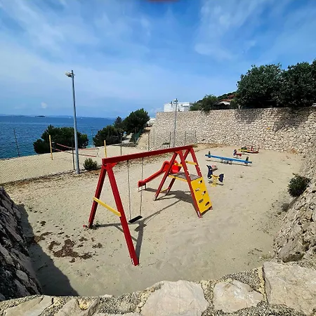 Fm Mobile - Oaza Mira, 캠프장