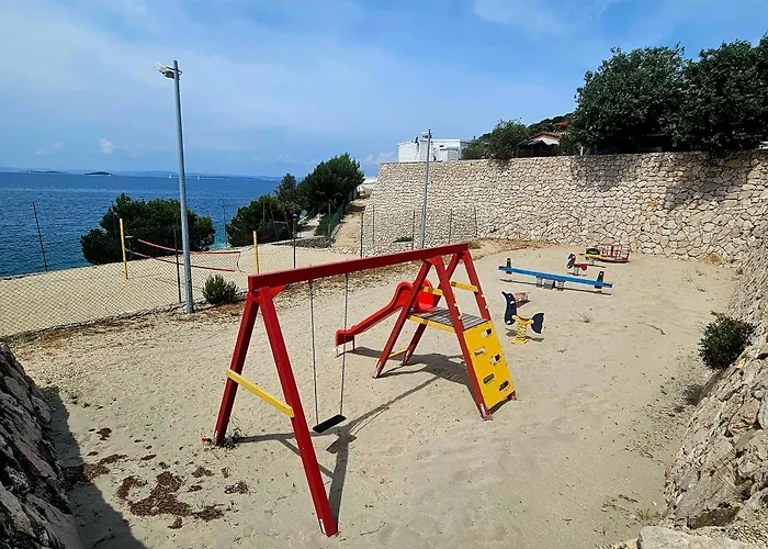 Fm Mobile - Oaza Mira, Кемпинг